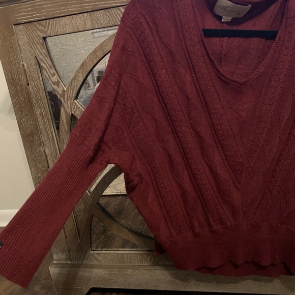Maroon sweater - Picture 3 of 3